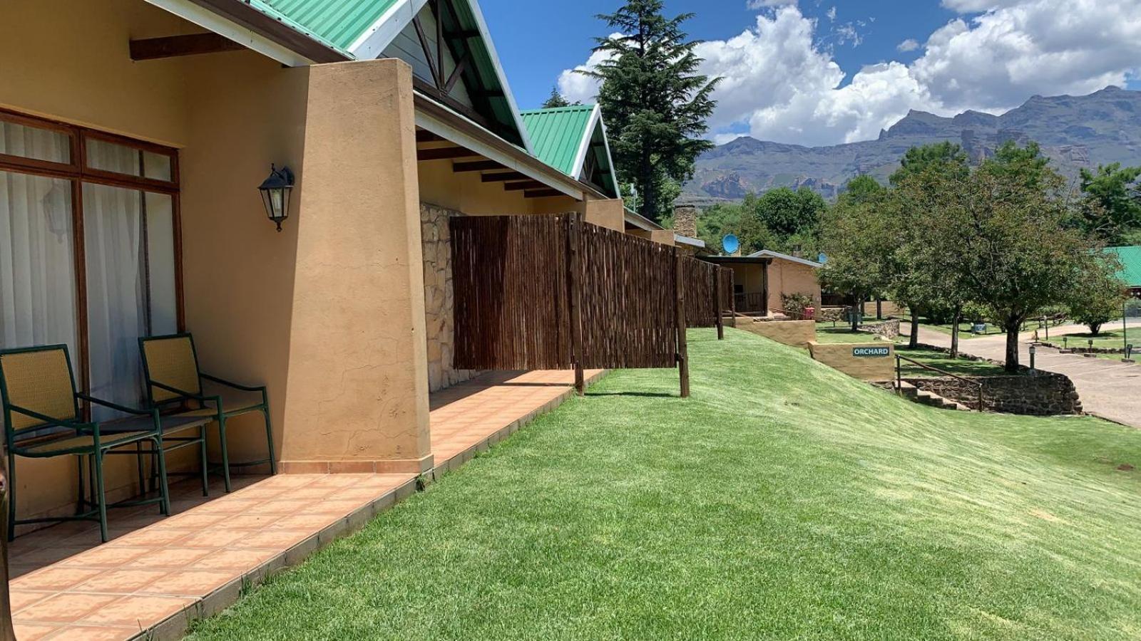 Gooderson Drakensberg Gardens Golf & Spa Resort Exterior photo