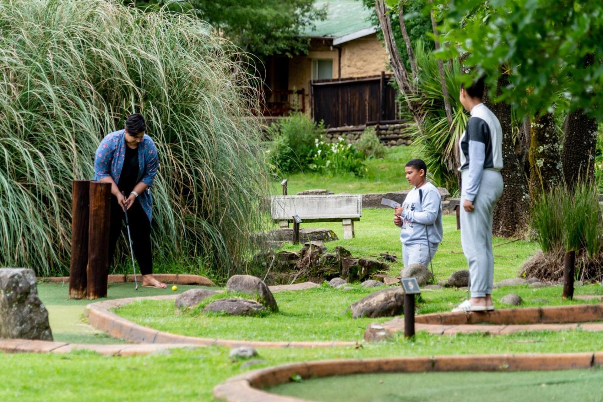 Gooderson Drakensberg Gardens Golf & Spa Resort Exterior photo