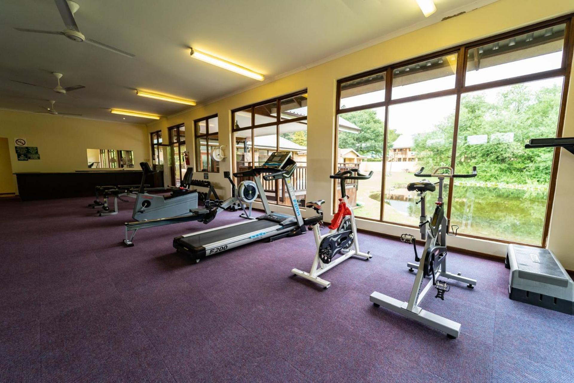 Gooderson Drakensberg Gardens Golf & Spa Resort Exterior photo